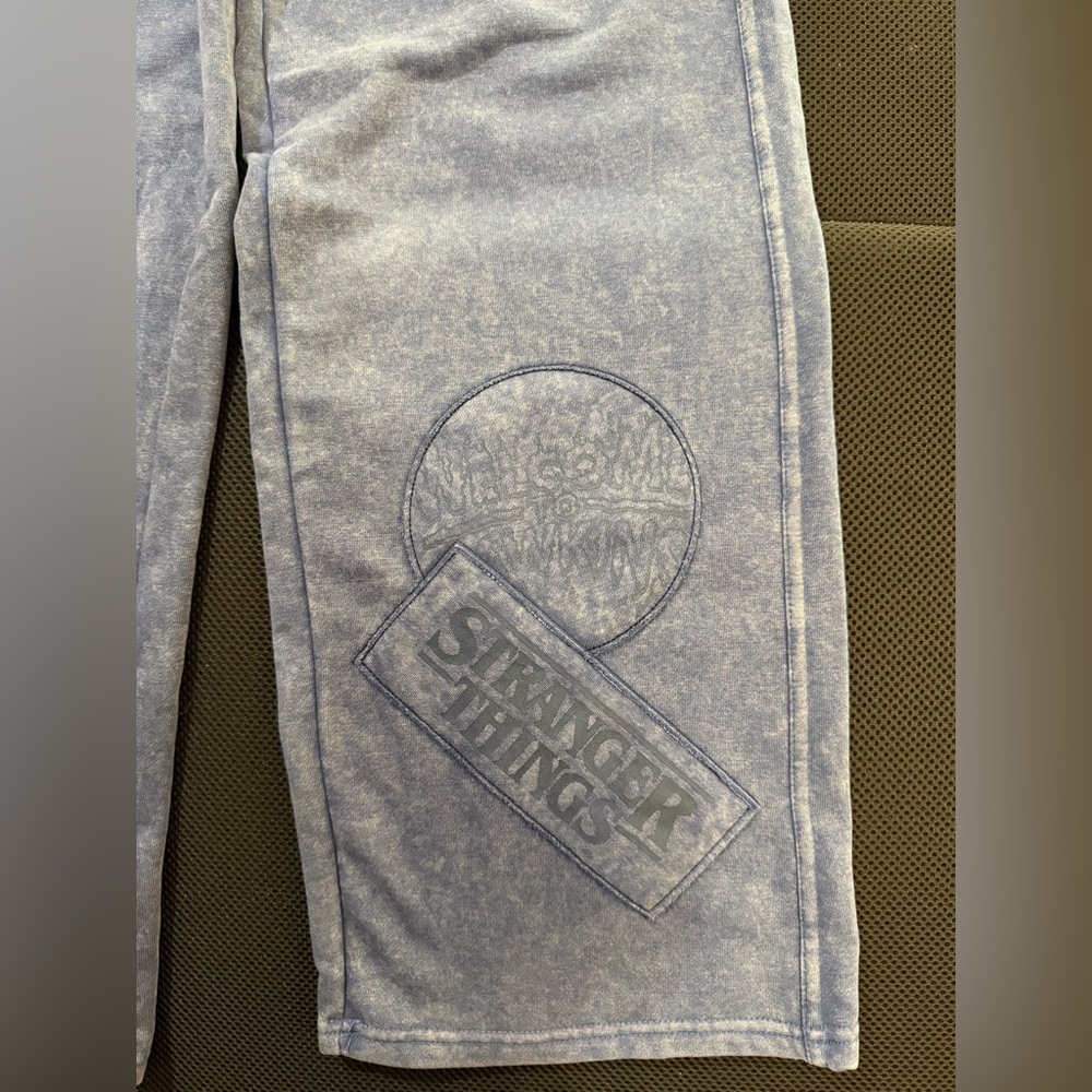 Netflix Stranger Things Gray Sweatpants NWOT - Picture 5 of 8
